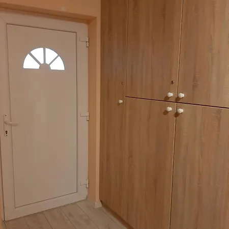 Deak Apartment Mako
